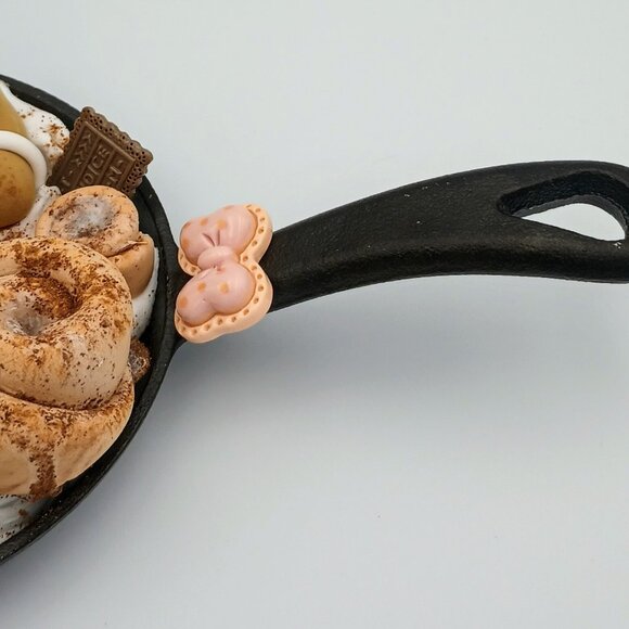 Faux Cinnamon Roll Skillet, Fake Cinnamon Roll Skillet, Sweet Treats, Party Deco - Picture 5 of 6
